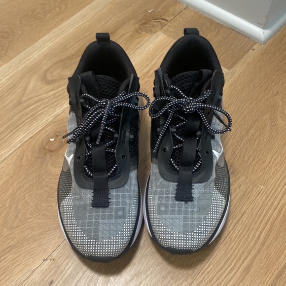 HARDLY WORN NIKE AIR MAX - Picture 2 of 7